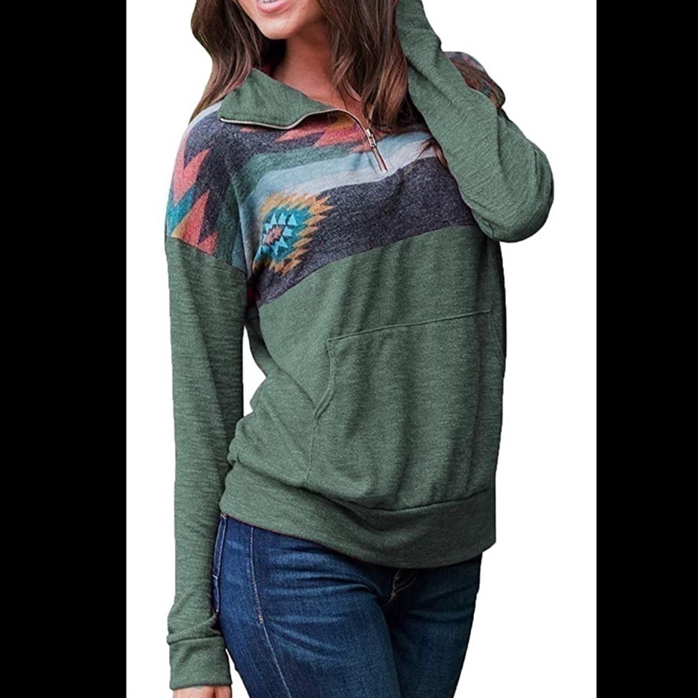 𝅺GREEN Aztec print long sleeve top